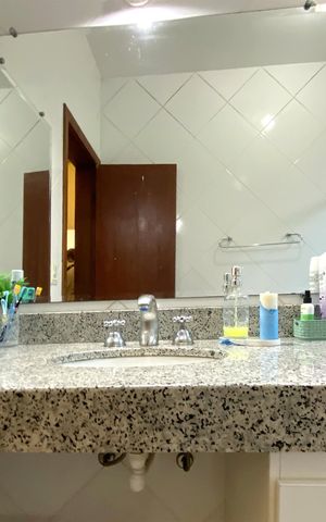 Casa de condomínio à venda com 300m², 3 quartos e sem vaga Casa de condomínio à venda com 300m², 3 quartos e sem vagaBanheiro
