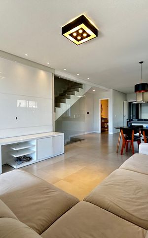 Casa para alugar com 289m², 4 quartos e 2 vagas Casa para alugar com 289m², 4 quartos e 2 vagasSala