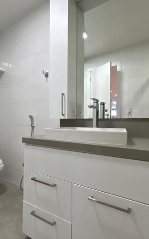 Casa para alugar com 289m², 4 quartos e 2 vagas Casa para alugar com 289m², 4 quartos e 2 vagasStudio Banheiro