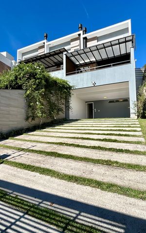 Casa para alugar com 289m², 4 quartos e 2 vagas Casa para alugar com 289m², 4 quartos e 2 vagasFachada