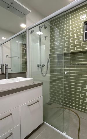 Casa para alugar com 289m², 4 quartos e 2 vagas Casa para alugar com 289m², 4 quartos e 2 vagasStudio Banheiro