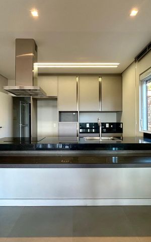 Casa para alugar com 289m², 4 quartos e 2 vagas Casa para alugar com 289m², 4 quartos e 2 vagasCozinha