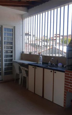 Casa à venda com 369m², 4 quartos e 6 vagas