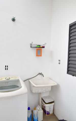 Casa à venda com 200m², 3 quartos e 2 vagasÁrea de Serviço