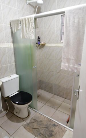 Casa à venda com 200m², 3 quartos e 2 vagasBanheiro 