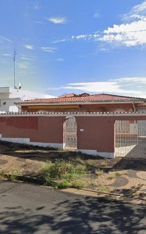 Casa à venda com 450m², 4 quartos e 4 vagasFachada