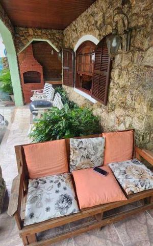 Casa à venda com 258m², 3 quartos e 3 vagas