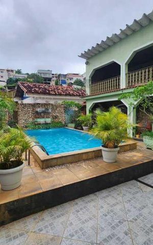 Casa à venda com 258m², 3 quartos e 3 vagas