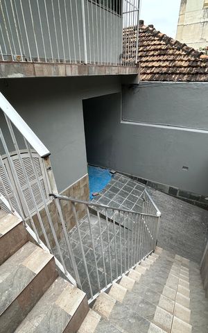 Casa para alugar com 120m², 4 quartos e sem vagaEscada