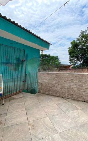 Casa à venda com 72m², 2 quartos e 4 vagas