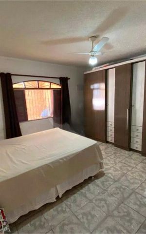 Casa à venda com 72m², 2 quartos e 4 vagas