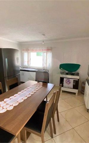 Casa à venda com 72m², 2 quartos e 4 vagas