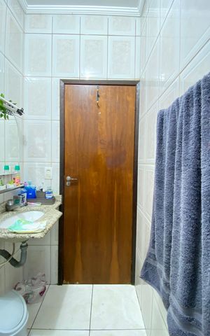 Casa à venda com 190m², 3 quartos e 2 vagas Casa à venda com 190m², 3 quartos e 2 vagasBanheiro Social