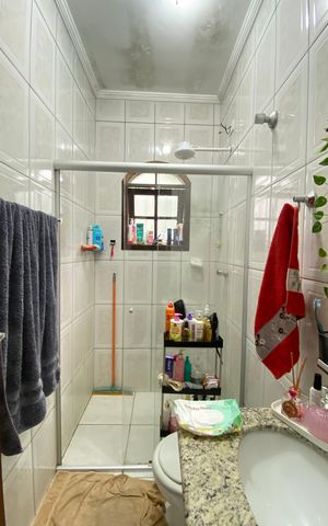 Casa à venda com 190m², 3 quartos e 2 vagas Casa à venda com 190m², 3 quartos e 2 vagasBanheiro Social