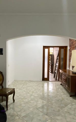 Casa à venda com 190m², 3 quartos e 2 vagas Casa à venda com 190m², 3 quartos e 2 vagasSala