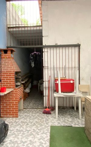 Casa à venda com 190m², 3 quartos e 2 vagas Casa à venda com 190m², 3 quartos e 2 vagasQuintal