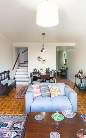 Casa à venda com 224m², 3 quartos e 2 vagas Casa à venda com 224m², 3 quartos e 2 vagasSala