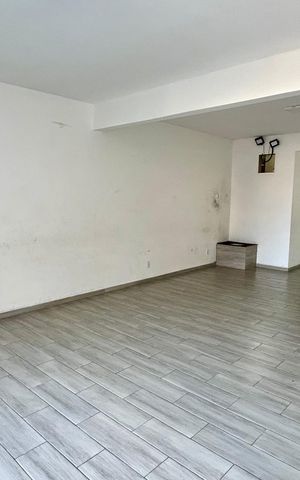 Casa para alugar com 300m², 2 quartos e 1 vaga Casa para alugar com 300m², 2 quartos e 1 vagaSalão