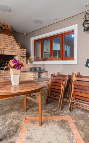 Casa à venda com 200m², 4 quartos e 2 vagas