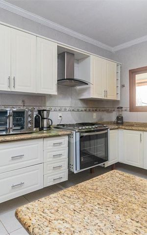Casa à venda com 200m², 4 quartos e 2 vagas