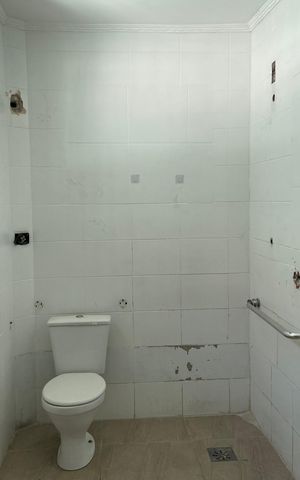 Casa à venda com 185m², 3 quartos e 2 vagas Casa à venda com 185m², 3 quartos e 2 vagasBanheiro