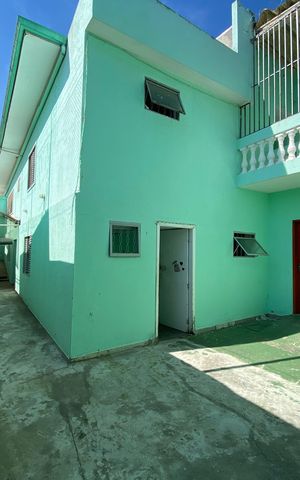 Casa à venda com 185m², 3 quartos e 2 vagas Casa à venda com 185m², 3 quartos e 2 vagasArea Externa