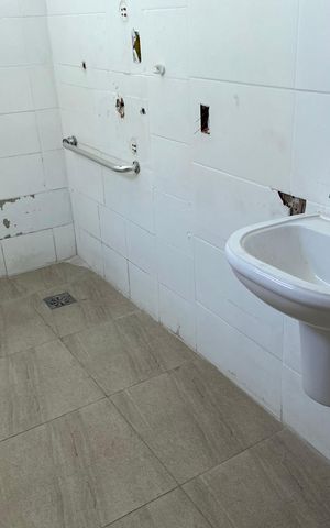 Casa à venda com 185m², 3 quartos e 2 vagas Casa à venda com 185m², 3 quartos e 2 vagasBanheiro