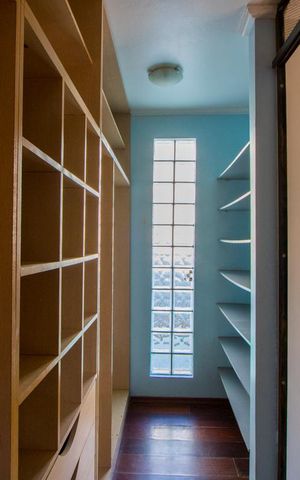 Casa para alugar com 280m², 3 quartos e 3 vagas Casa para alugar com 280m², 3 quartos e 3 vagasCloset do quarto 1