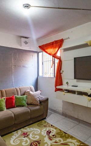 Casa à venda com 102m², 2 quartos e 2 vagas Casa à venda com 102m², 2 quartos e 2 vagasSala