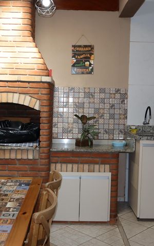 Casa à venda com 132m², 3 quartos e 4 vagasGourmet e área de serviço