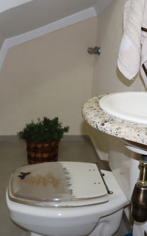 Casa à venda com 132m², 3 quartos e 4 vagasLavabo