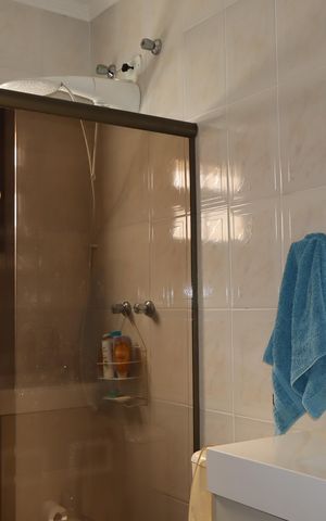 Casa à venda com 132m², 3 quartos e 4 vagasBanheiro piso superior