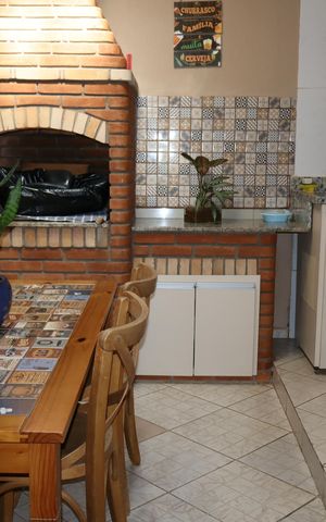 Casa à venda com 132m², 3 quartos e 4 vagasGourmet e área de serviço