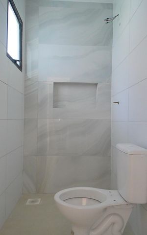 Casa à venda com 57m², 3 quartos e 2 vagasBanheiro