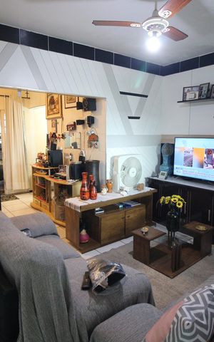Casa à venda com 200m², 3 quartos e 3 vagasSala