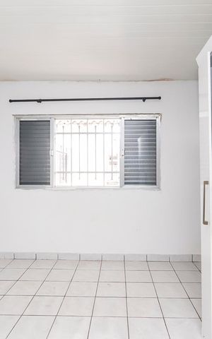 Casa à venda com 98m², 1 quarto e sem vagaSala / Quarto