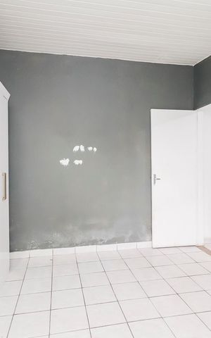 Casa à venda com 98m², 1 quarto e sem vagaSala / Quarto