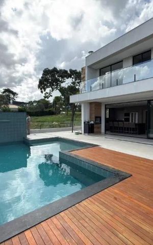 Casa para alugar com 360m², 4 quartos e 5 vagas