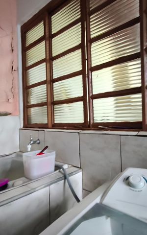 Casa à venda com 300m², 2 quartos e 4 vagas Casa à venda com 300m², 2 quartos e 4 vagasCasa 2 - Área de serviço