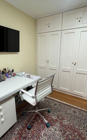 Apartamento à venda com 300m², 4 quartos e 4 vagas Apartamento à venda com 300m², 4 quartos e 4 vagasQuarto