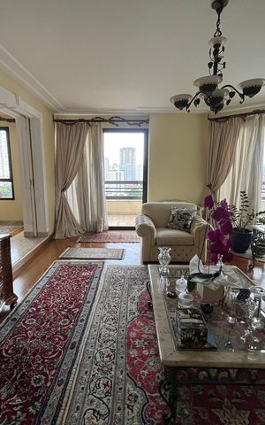 Apartamento à venda com 300m², 4 quartos e 4 vagas Apartamento à venda com 300m², 4 quartos e 4 vagasSala