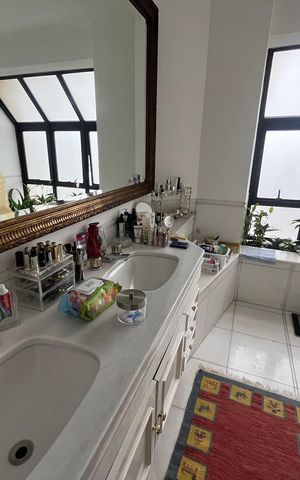 Apartamento à venda com 300m², 4 quartos e 4 vagas Apartamento à venda com 300m², 4 quartos e 4 vagasBanheiro