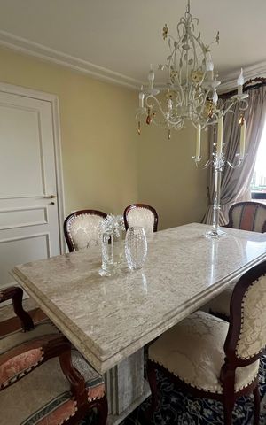 Apartamento à venda com 300m², 4 quartos e 4 vagas Apartamento à venda com 300m², 4 quartos e 4 vagasSala de jantar