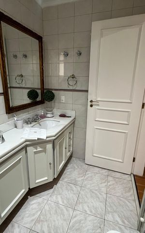 Apartamento à venda com 300m², 4 quartos e 4 vagas Apartamento à venda com 300m², 4 quartos e 4 vagasBanheiro