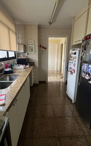 Apartamento à venda com 300m², 4 quartos e 4 vagas Apartamento à venda com 300m², 4 quartos e 4 vagasCozinha