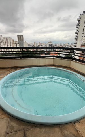 Apartamento à venda com 300m², 4 quartos e 4 vagas Apartamento à venda com 300m², 4 quartos e 4 vagasPiscina