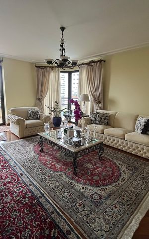 Apartamento à venda com 300m², 4 quartos e 4 vagas Apartamento à venda com 300m², 4 quartos e 4 vagasSala