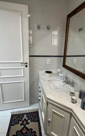 Apartamento à venda com 300m², 4 quartos e 4 vagas Apartamento à venda com 300m², 4 quartos e 4 vagasBanheiro