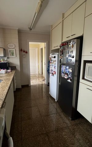 Apartamento à venda com 300m², 4 quartos e 4 vagas Apartamento à venda com 300m², 4 quartos e 4 vagasCozinha