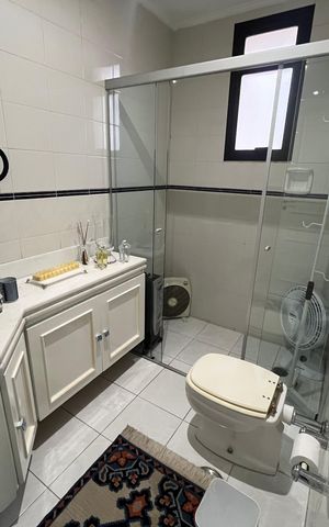 Apartamento à venda com 300m², 4 quartos e 4 vagas Apartamento à venda com 300m², 4 quartos e 4 vagasBanheiro